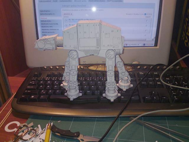 AT-AT Star Wars Imperial Walker (Plná velikost v novém okně) AT-AT Star Wars Imperial Walker