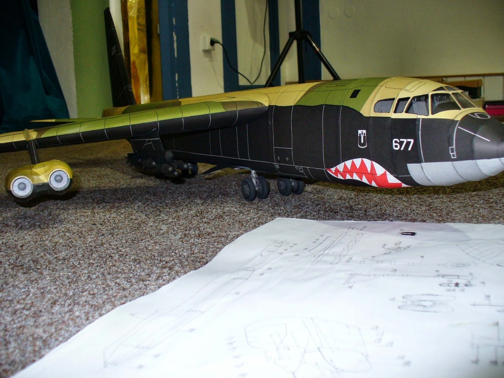 B - 52 D (Plná velikost v novém okně) B - 52 D