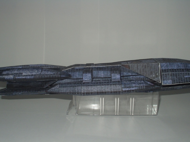 Battlestar Galactica (Plná velikost v novém okně) Battlestar Galactica