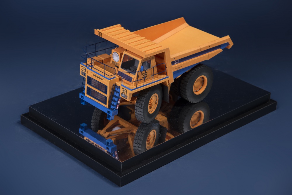 BELAZ . 7555 (Plná velikost v novém okně) BELAZ . 7555