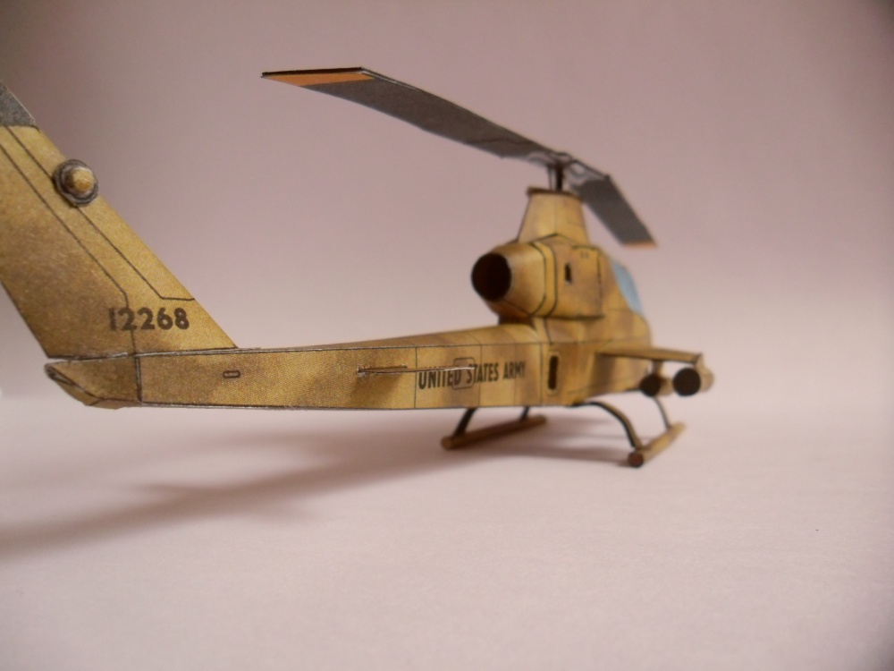 BELL AH-1G COBRA (Plná velikost v novém okně) BELL AH-1G COBRA