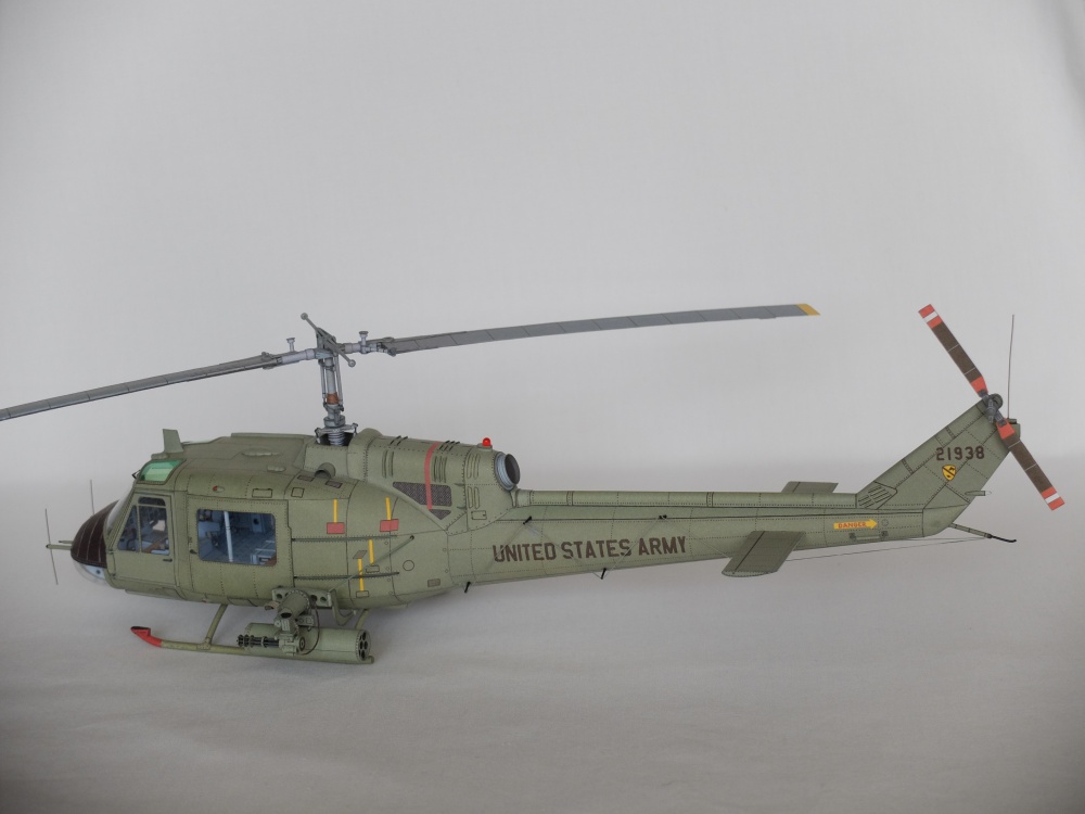 Bell UH-1 Iroquois (Plná velikost v novém okně) Bell UH-1 Iroquois