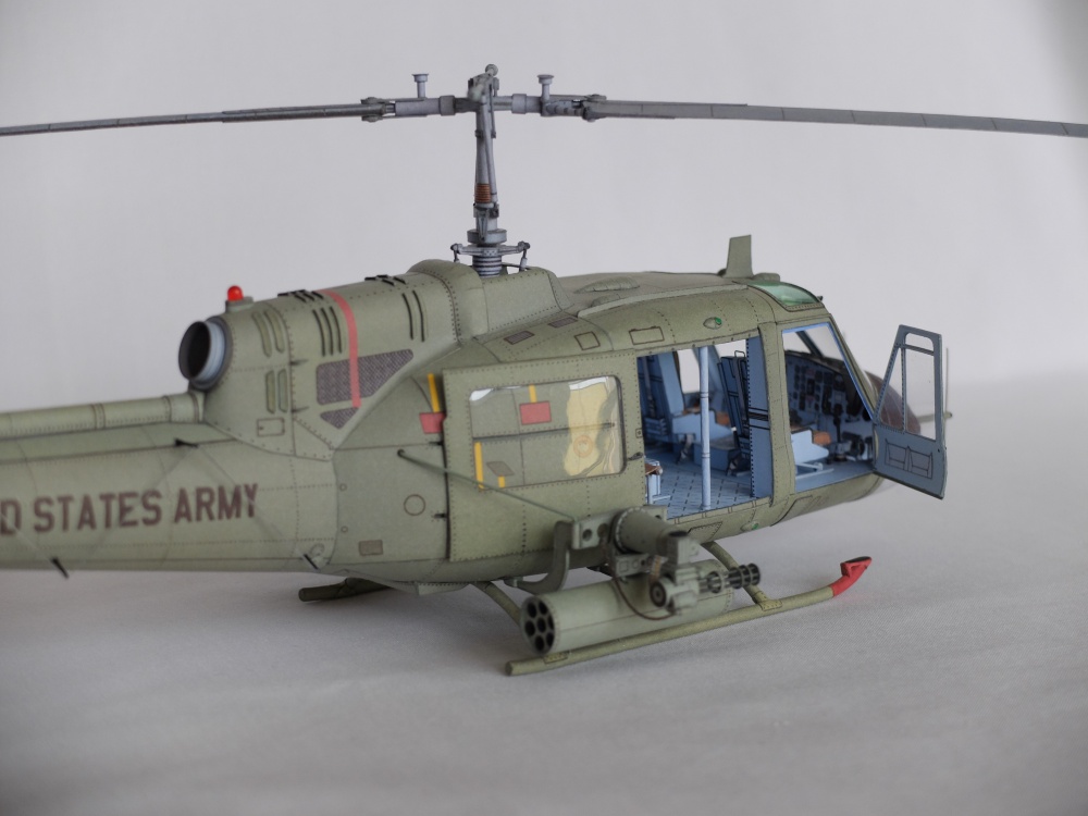 Bell UH-1 Iroquois (Plná velikost v novém okně) Bell UH-1 Iroquois