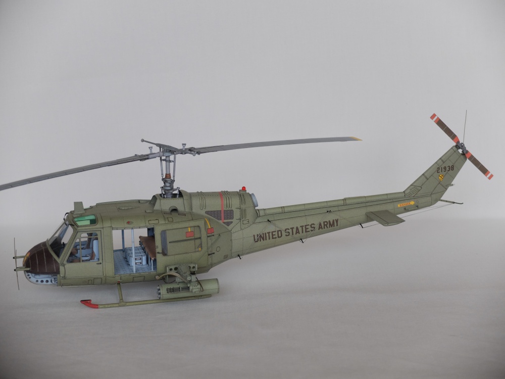 Bell UH-1 Iroquois (Pln� velikost v nov�m okn�) Bell UH-1 Iroquois