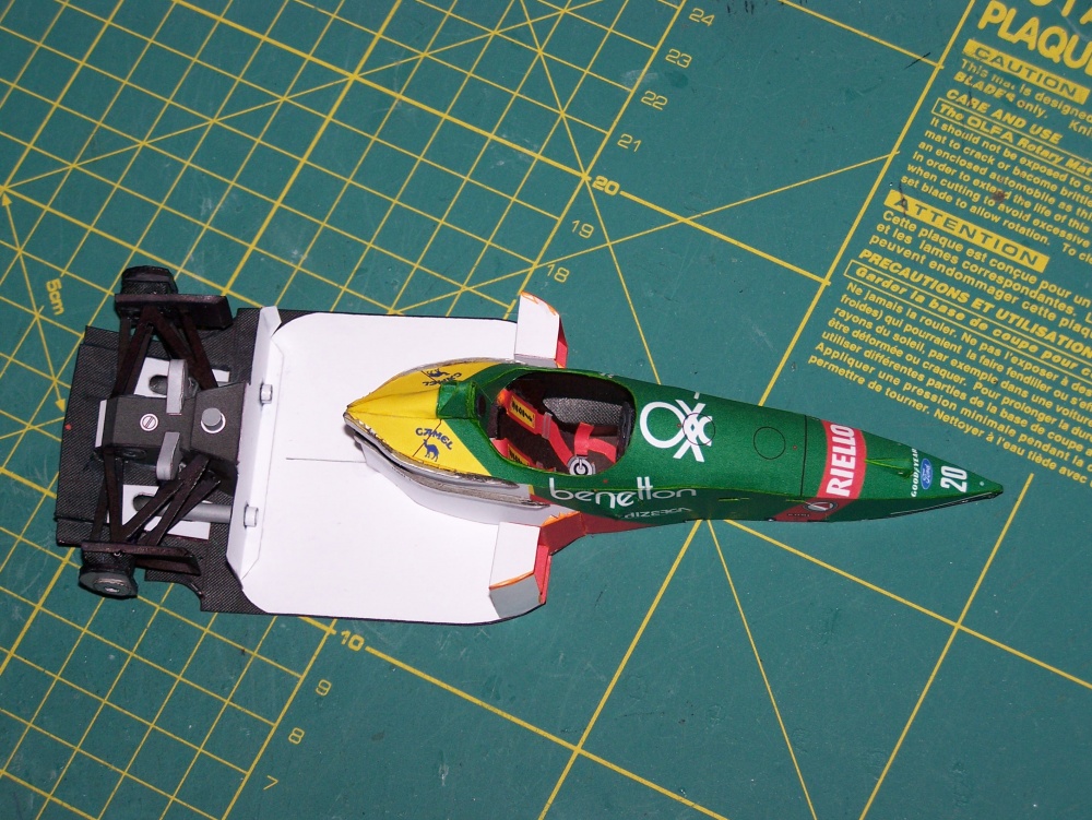 Benetton B 188 (Plná velikost v novém okně) Benetton B 188
