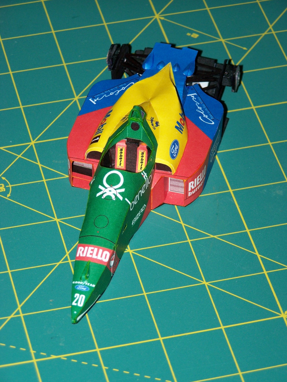 Benetton B 188 (Plná velikost v novém okně) Benetton B 188