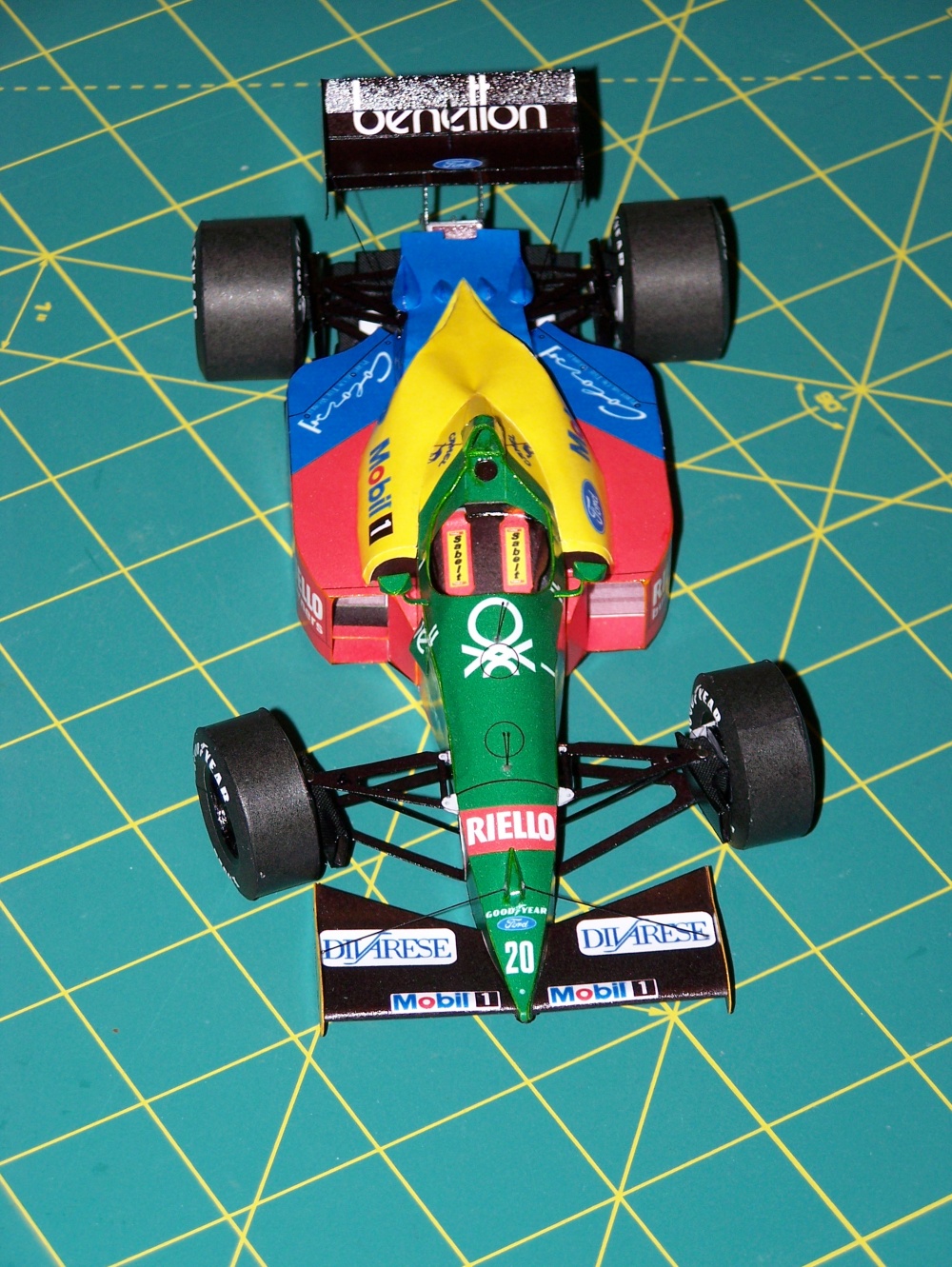 Benetton B 188 (Plná velikost v novém okně) Benetton B 188
