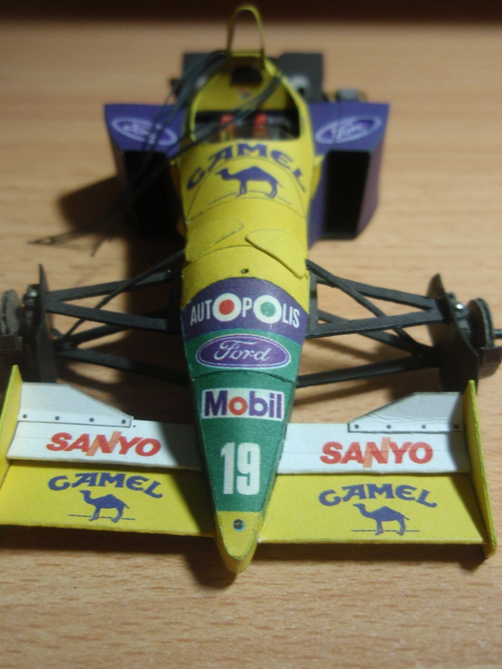 Benetton Camel B 190B (Plná velikost v novém okně) Benetton Camel B 190B