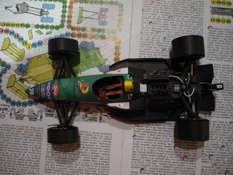 Benetton Ford B190 (Plná velikost v novém okně) Benetton Ford B190