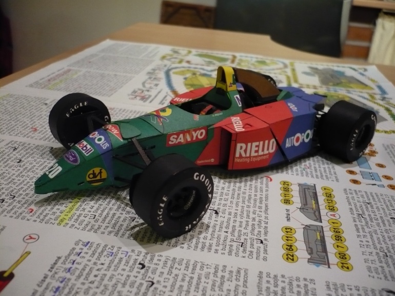 Benetton Ford B190 (Plná velikost v novém okně) Benetton Ford B190