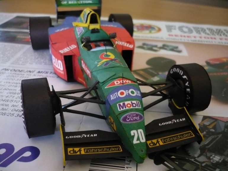 Benetton Ford B190 (Plná velikost v novém okně) Benetton Ford B190