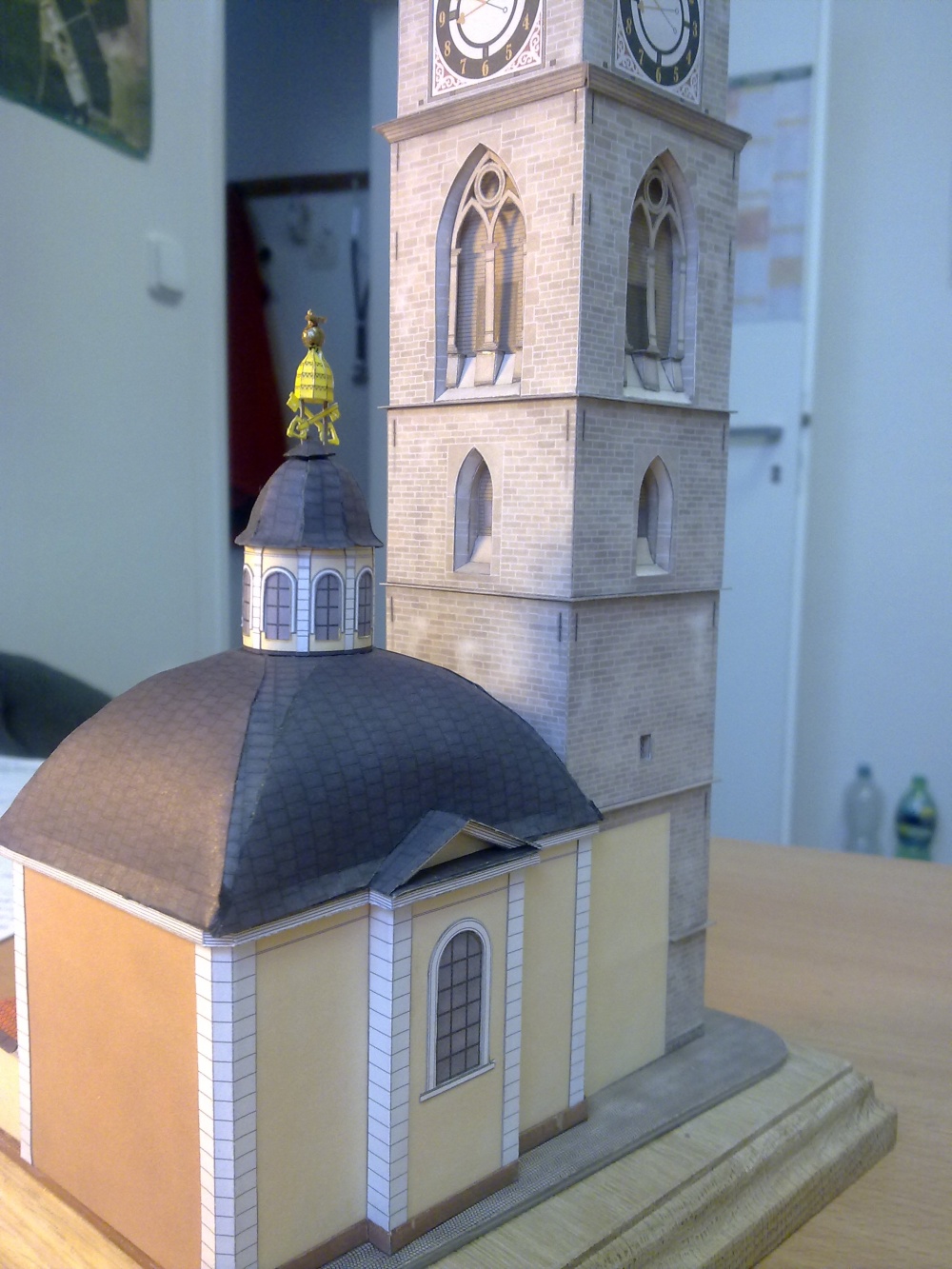 Bílá věž a kaple sv.Klimenta v Hradci Králové (Plná velikost v novém okně) Bílá věž a kaple sv.Klimenta v Hradci Králové