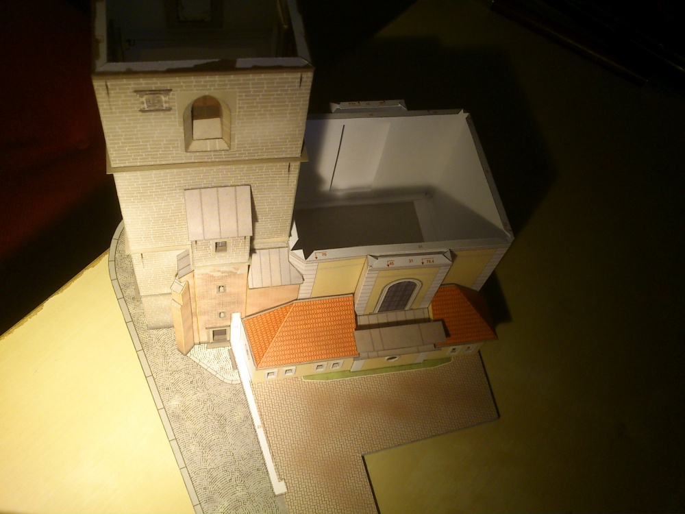 Bílá věž a kaple sv. Klimenta (Plná velikost v novém okně) Bílá věž a kaple sv. Klimenta
