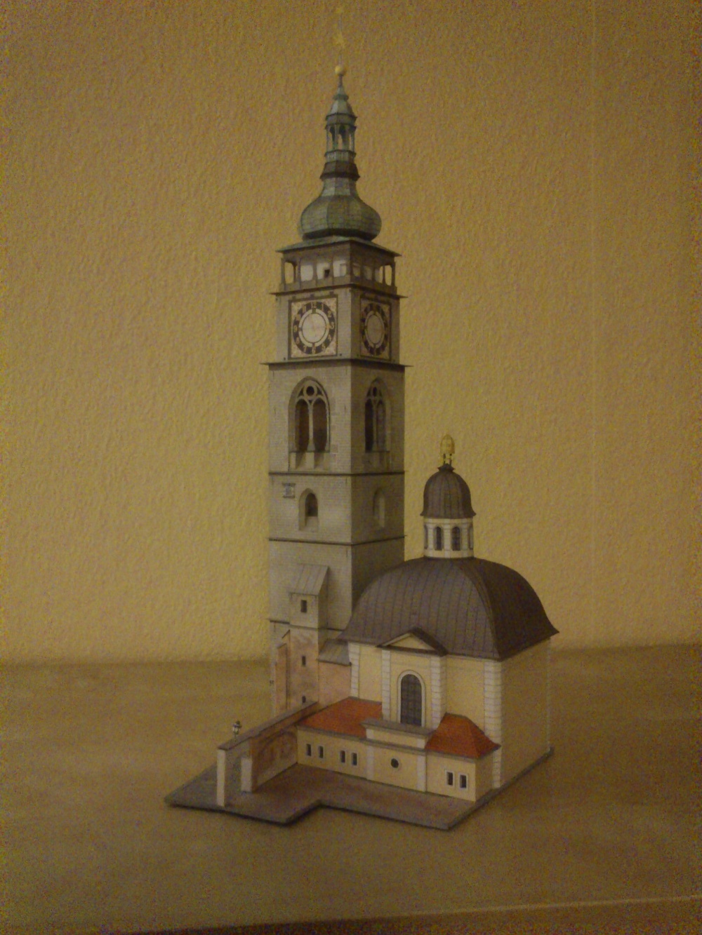 Bílá věž a kaple sv. Klimenta (Plnďż˝ velikost v novďż˝m oknďż˝) Bílá věž a kaple sv. Klimenta