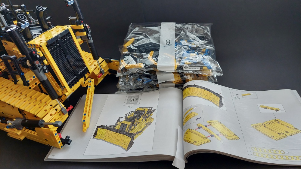 414452