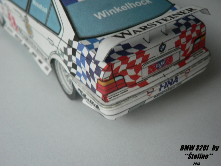 BMW 320i (Plná velikost v novém okně) BMW 320i