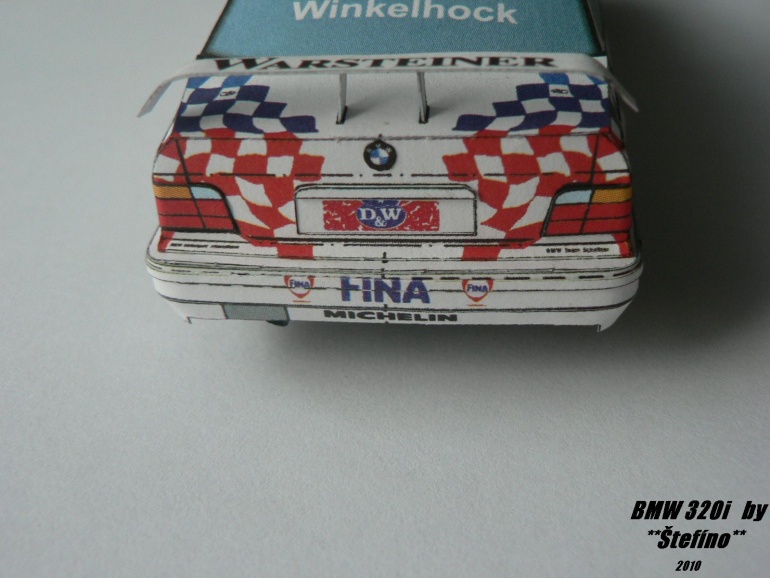 BMW 320i (Plná velikost v novém okně) BMW 320i