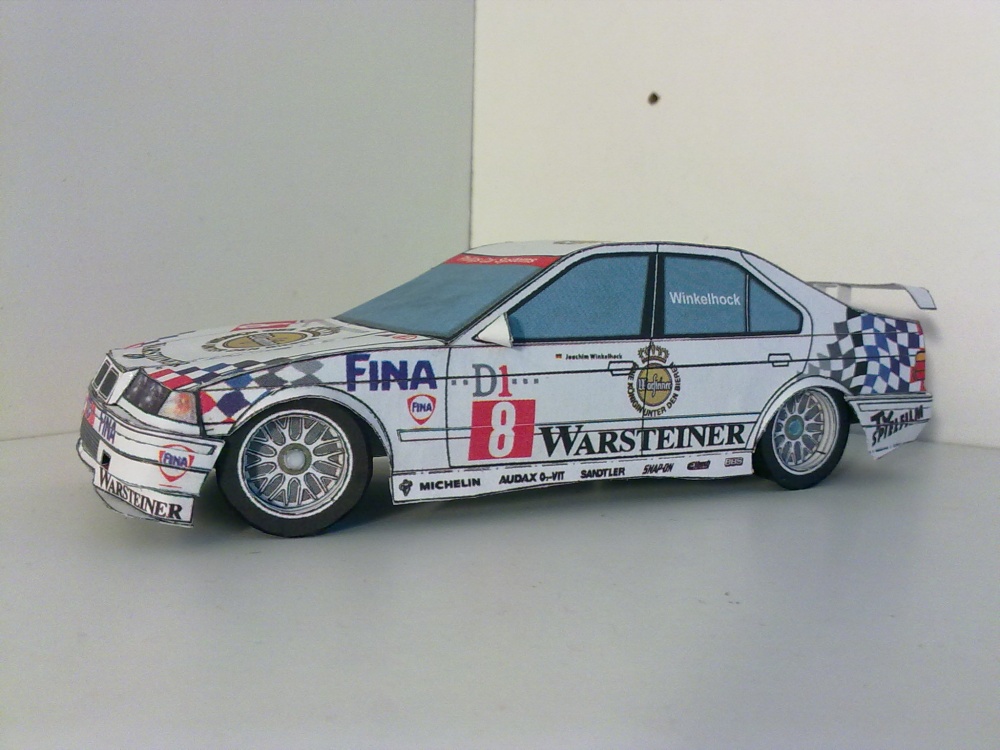BMW 320i (Plná velikost v novém okně) BMW 320i