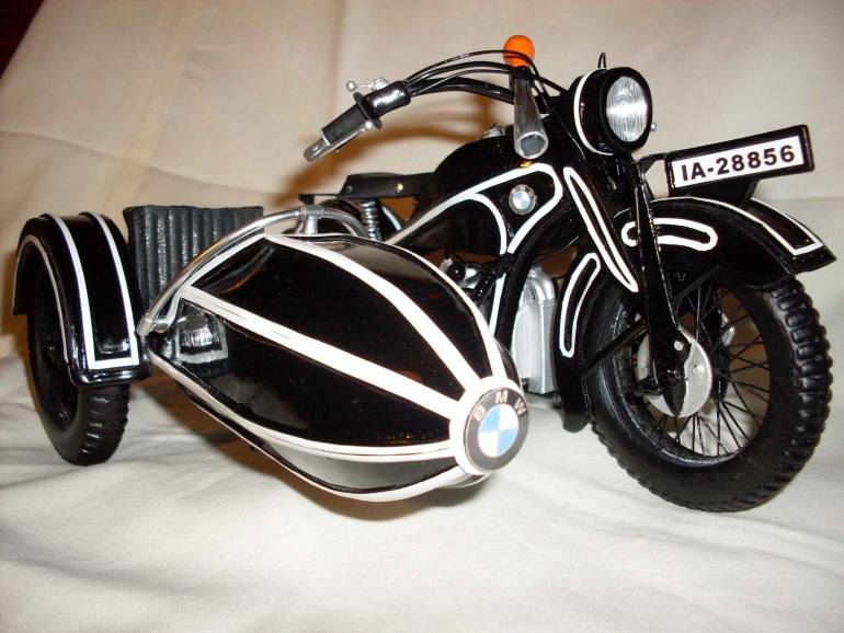 BMW R 16 with side-car (Plná velikost v novém okně) BMW R 16 with side-car