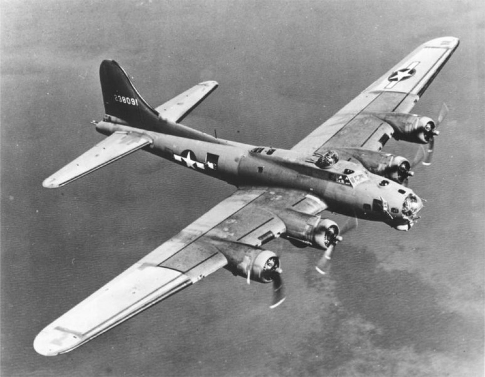 Boeing B-17 Flying Fortress (Plná velikost v novém okně) Boeing B-17 Flying Fortress