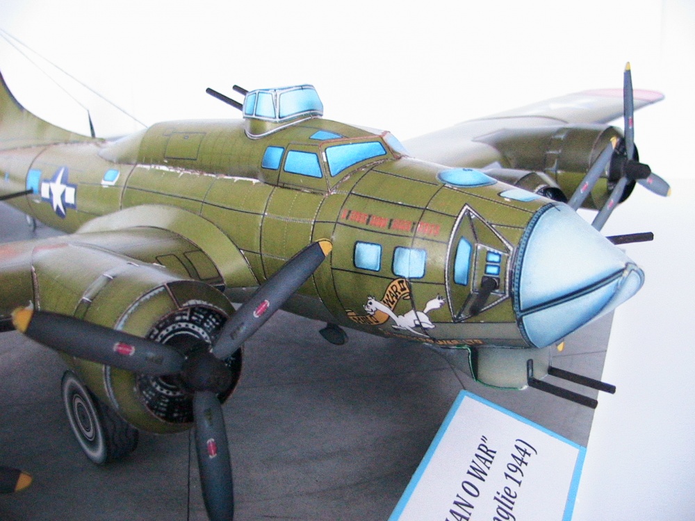 Boeing B-17 Flying Fortress (Plná velikost v novém okně) Boeing B-17 Flying Fortress