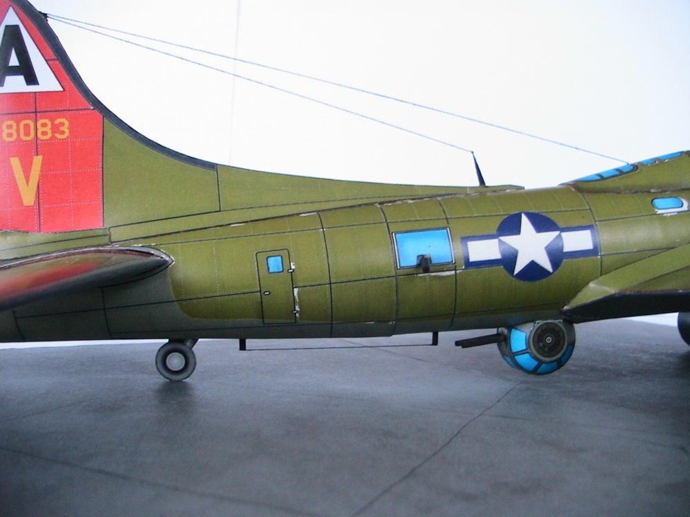 Boeing B-17 Flying Fortress (Plná velikost v novém okně) Boeing B-17 Flying Fortress