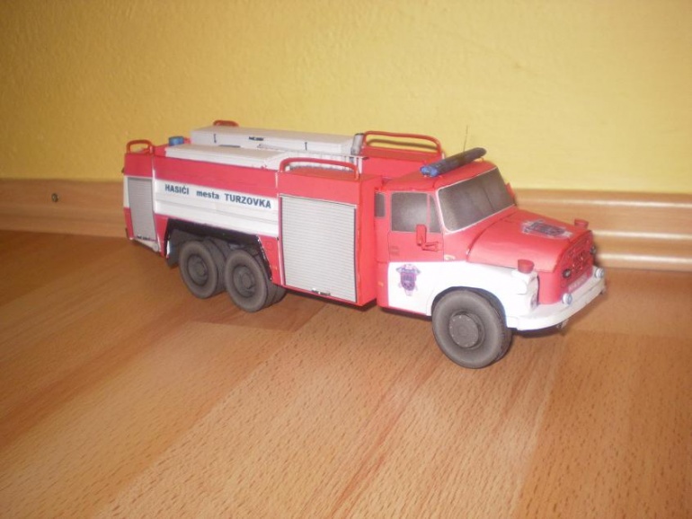 55621