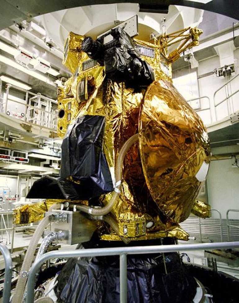 Cassini-Huygens (Plná velikost v novém okně) Cassini-Huygens
