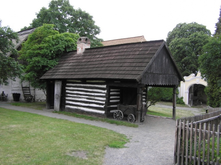 Chalupa z Polabí - foto skutečné stavby (Plná velikost v novém okně) Chalupa z Polabí - foto skutečné stavby