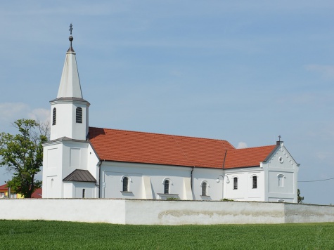 Cífer-Pác: Kostol sv. Petra a Pavla Cífer-Pác: Kostol sv. Petra a Pavla