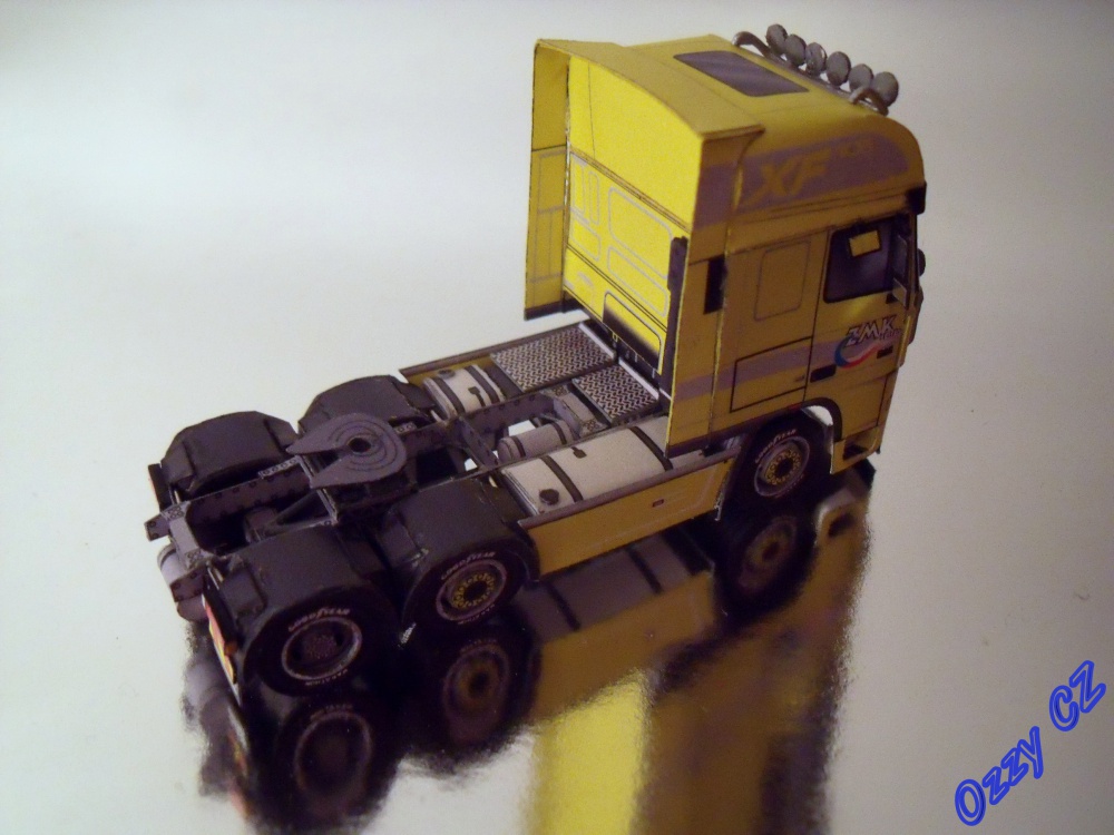 DAF 105 XF (Plná velikost v novém okně) DAF 105 XF