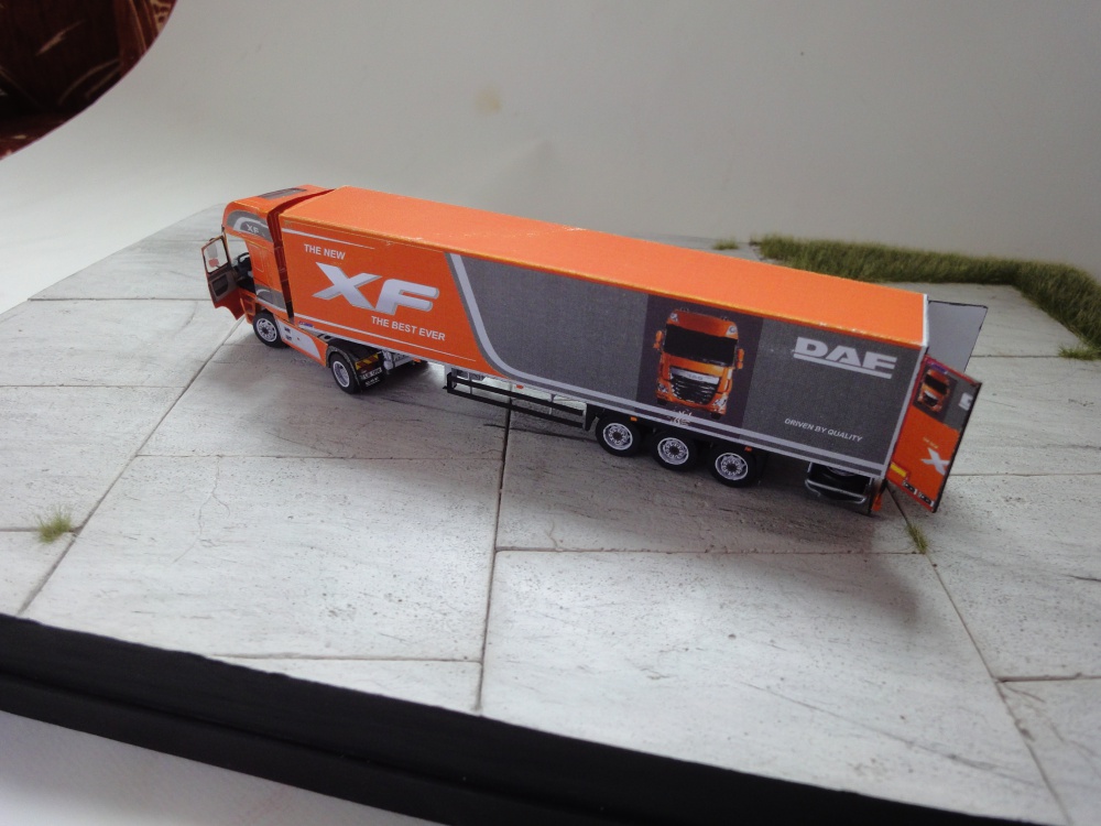 DAF 106XF+NÁVĚS LABERET SR2 (Plná velikost v novém okně) DAF 106XF+NÁVĚS LABERET SR2