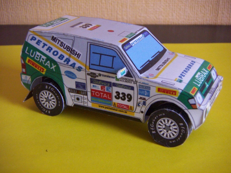 Dakar trucks and cars (Plná velikost v novém okně) Dakar trucks and cars