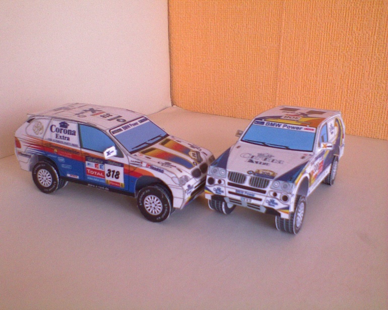 Dakar trucks and cars (Plná velikost v novém okně) Dakar trucks and cars
