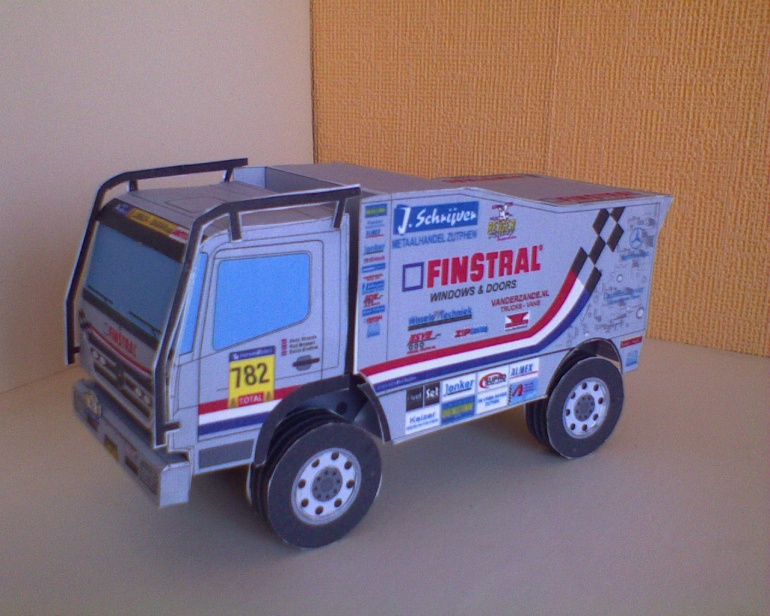 Dakar trucks and cars (Plná velikost v novém okně) Dakar trucks and cars