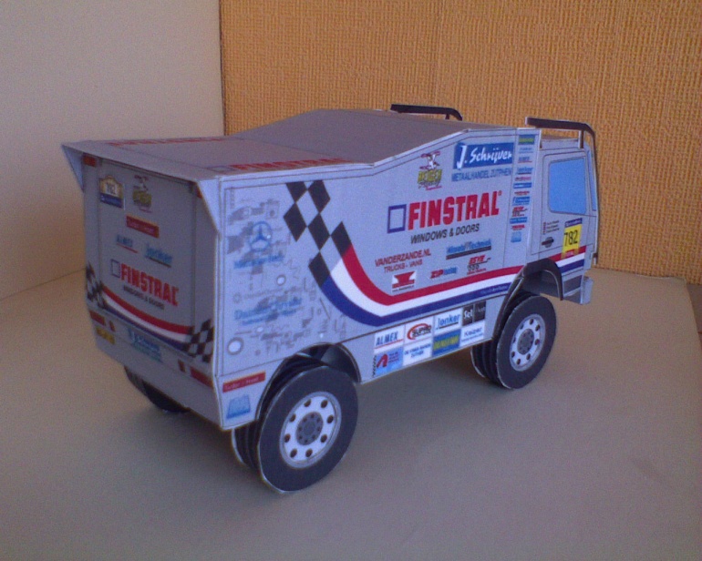 Dakar trucks and cars (Plná velikost v novém okně) Dakar trucks and cars