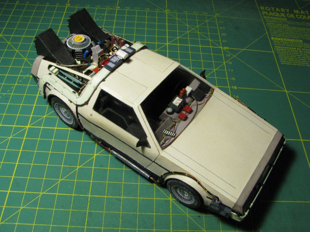 DeLorean DMC-12 (Plná velikost v novém okně) DeLorean DMC-12