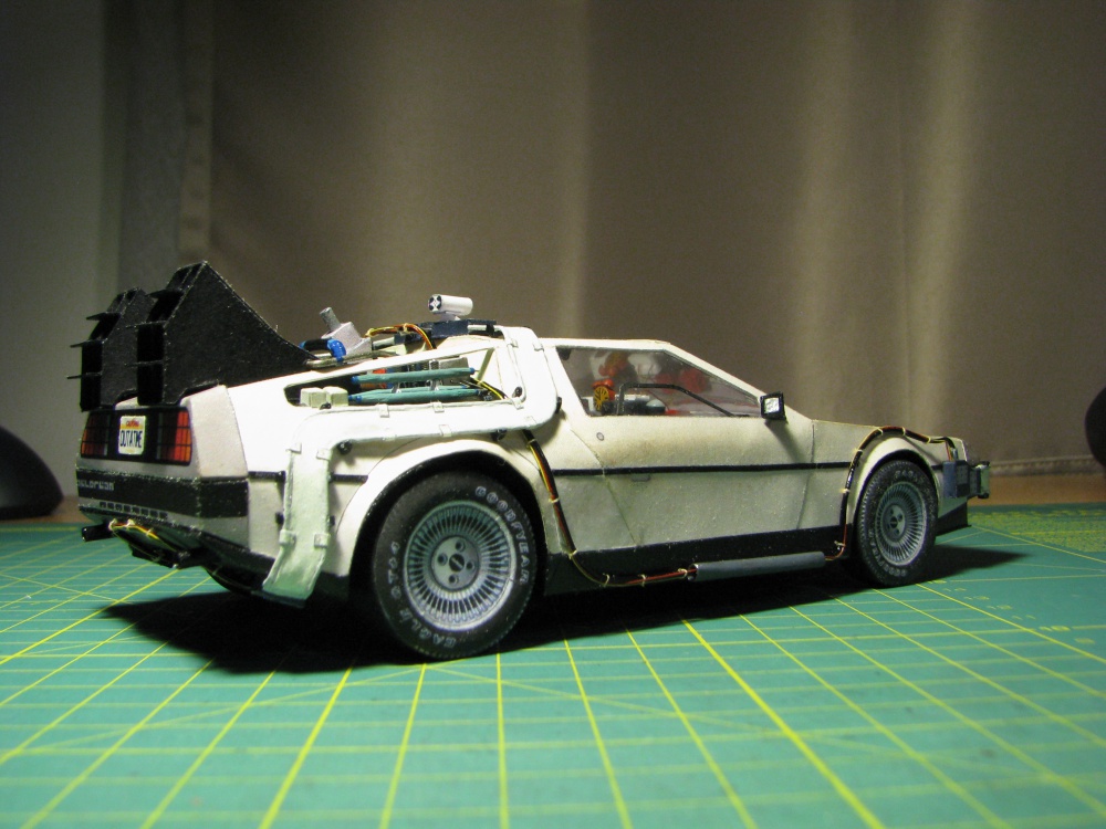 DeLorean DMC-12 (Plná velikost v novém okně) DeLorean DMC-12