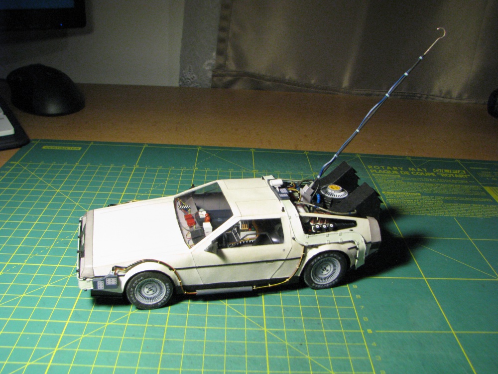 DeLorean DMC-12 (Plná velikost v novém okně) DeLorean DMC-12