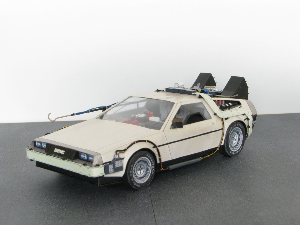 DeLorean DMC-12 (Plná velikost v novém okně) DeLorean DMC-12