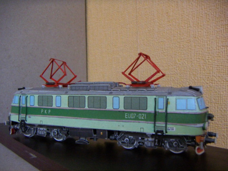 Diesel loco, Electric loco & cars (Plná velikost v novém okně) Diesel loco, Electric loco & cars
