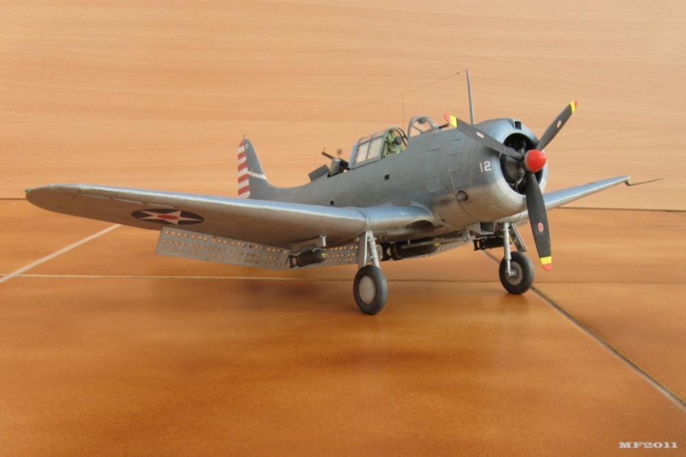 Douglas SBD-3 Dauntless (Plná velikost v novém okně) Douglas SBD-3 Dauntless