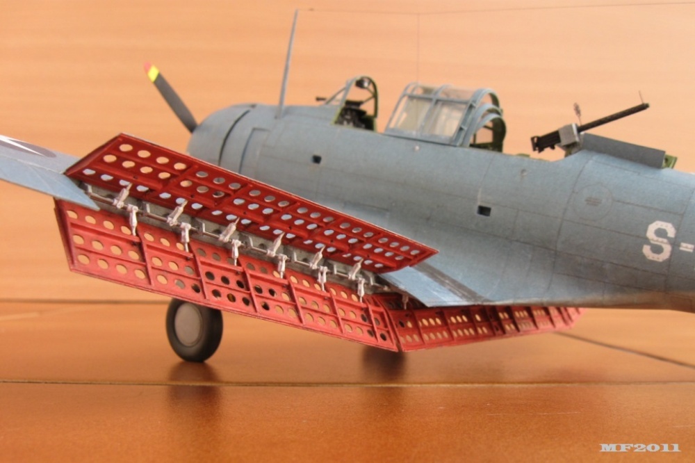 Douglas SBD-3 Dauntless (Plná velikost v novém okně) Douglas SBD-3 Dauntless