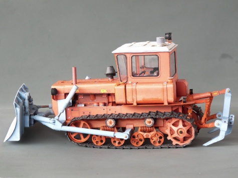 DT 75 DT 75
