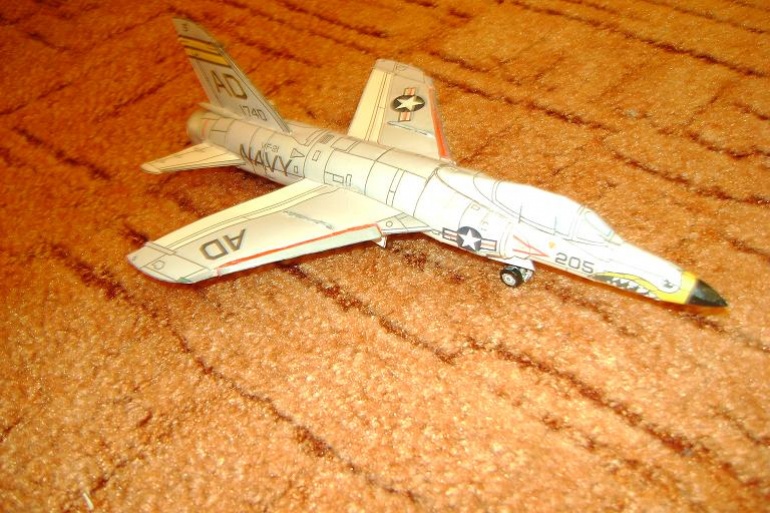 F 11 F tiger (Plná velikost v novém okně) F 11 F tiger