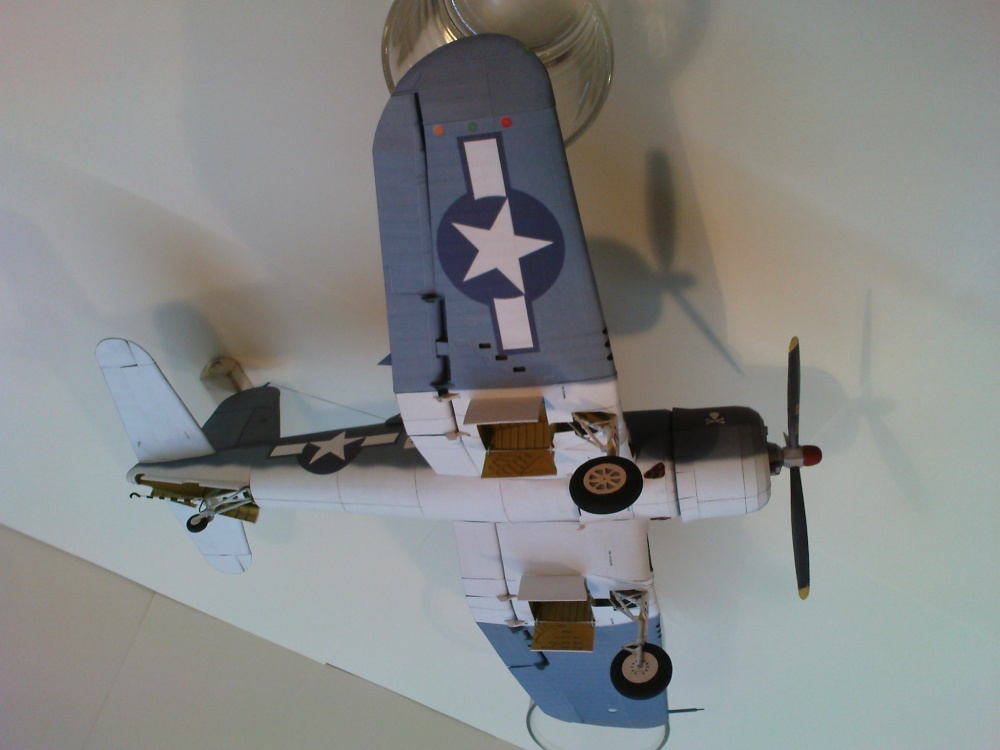 F4U-1A Corsair (Plná velikost v novém okně) F4U-1A Corsair