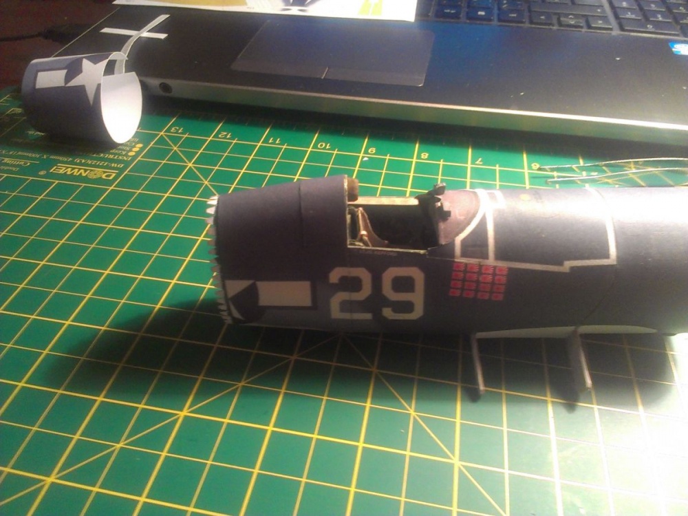 F4U-1A CORSAIR (Plná velikost v novém okně) F4U-1A CORSAIR