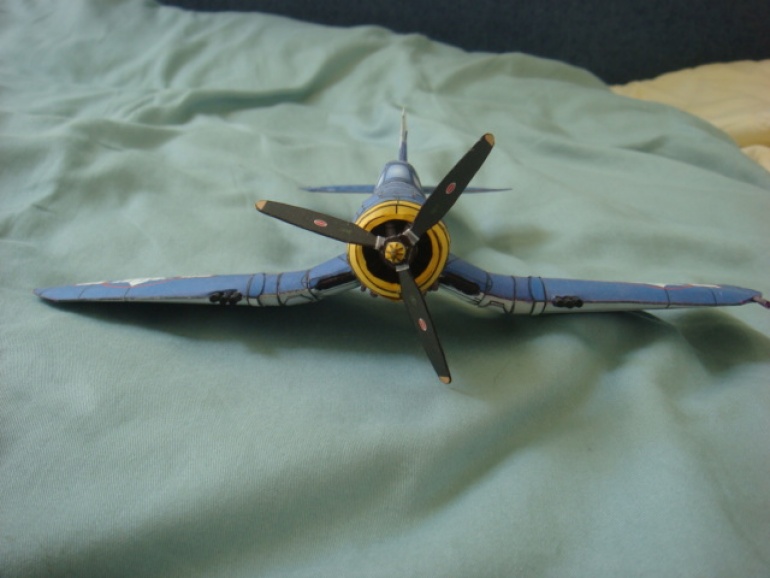 F4U Corsair (Plná velikost v novém okně) F4U Corsair
