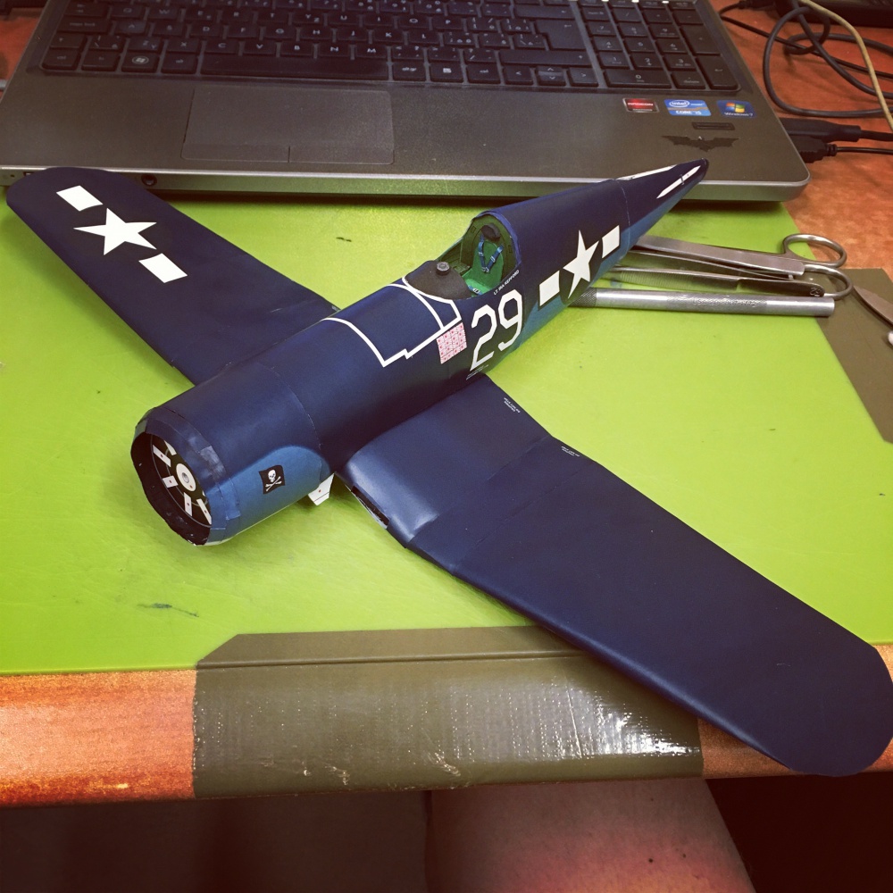 F4U Corsair (Plná velikost v novém okně) F4U Corsair