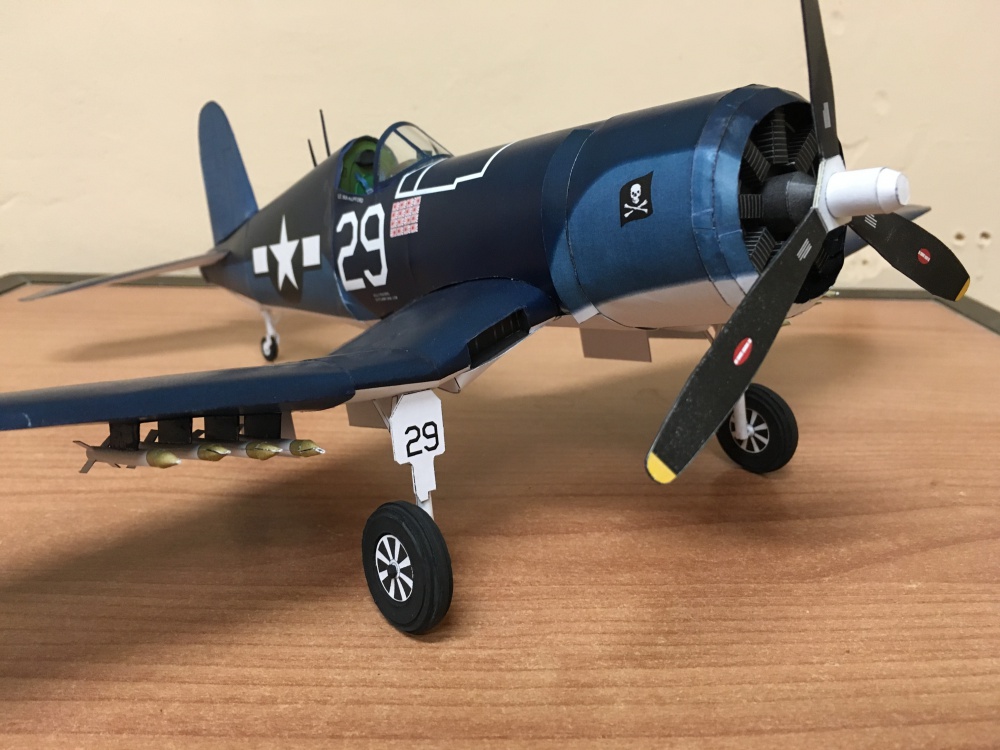 F4U Corsair (Plná velikost v novém okně) F4U Corsair
